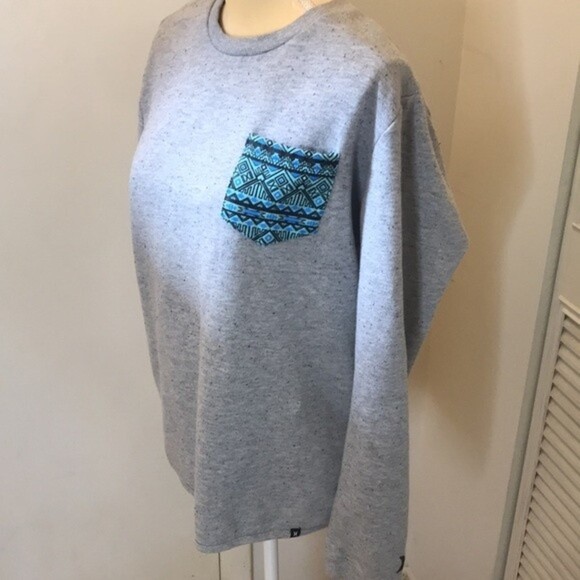 Hurley gray pullover sweater with pocket design size large - Picture 3 of 10